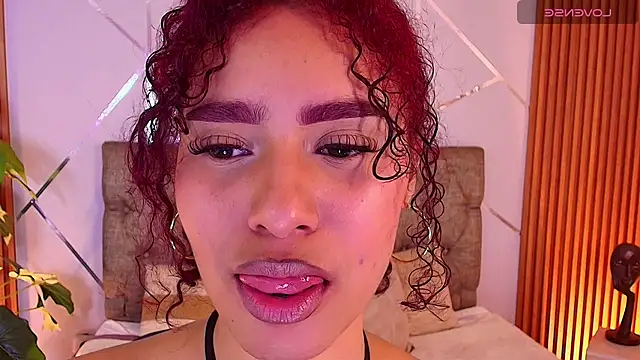 charlottee white online show from 03-18-26, 08:43