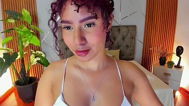 charlottee white online show from 12-04-25, 07:57