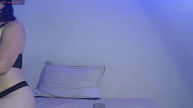 Snapshot of mimi_heart chatting on 01-14-25, 04:47 mimi heart online show from 01-14-25, 04:47