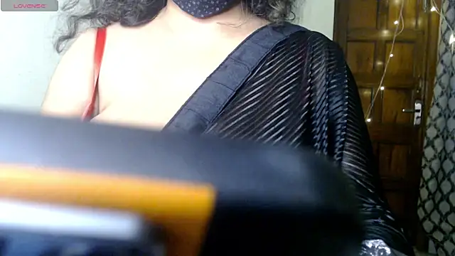 hot menka online show from 10-11-25, 04:52