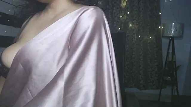 hot menka online show from 12-19-25, 04:31