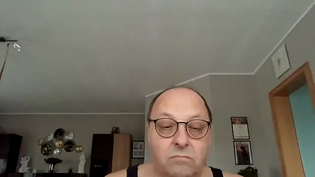 Snapshot of pumel60 chatting on 12-23-24, 11:36 pumel60 online show from 12-23-24, 11:36
