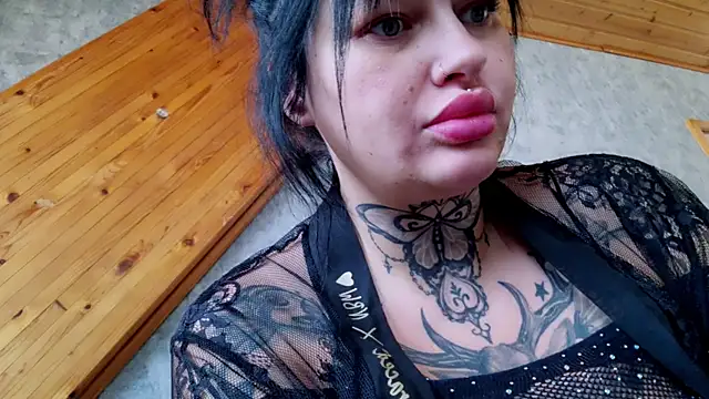 CurvyCannabisQueen online show from 01-14-25, 09:45