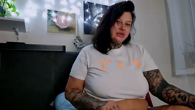 CurvyCannabisQueen online show from 01-08-25, 04:34
