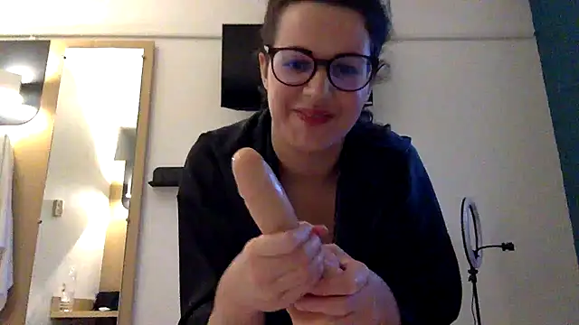 LolaGuess online show from 01-09-25, 04:49