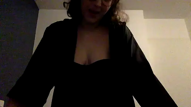 LolaGuess online show from 12-21-24, 08:43