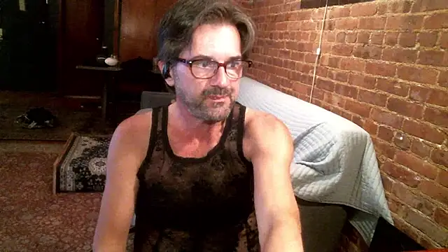 Snapshot of Johnny_Bottoms chatting on 10-22-25, 12:32 Johnny Bottoms online show from 10-22-25, 12:32