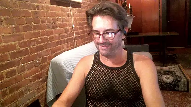 Snapshot of Johnny_Bottoms chatting on 10-06-25, 10:54 Johnny Bottoms online show from 10-06-25, 10:54