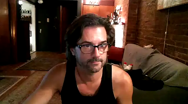 Snapshot of Johnny_Bottoms chatting on 12-19-24, 10:21 Johnny Bottoms online show from 12-19-24, 10:21