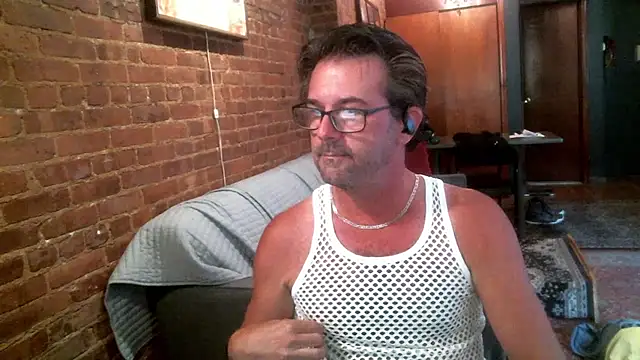 Snapshot of Johnny_Bottoms chatting on 09-14-25, 01:22 Johnny Bottoms online show from 09-14-25, 01:22