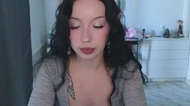 Snapshot of MoranaMissGod chatting on 06-19-26, 12:00 MoranaMissGod online show from 06-19-26, 12:00
