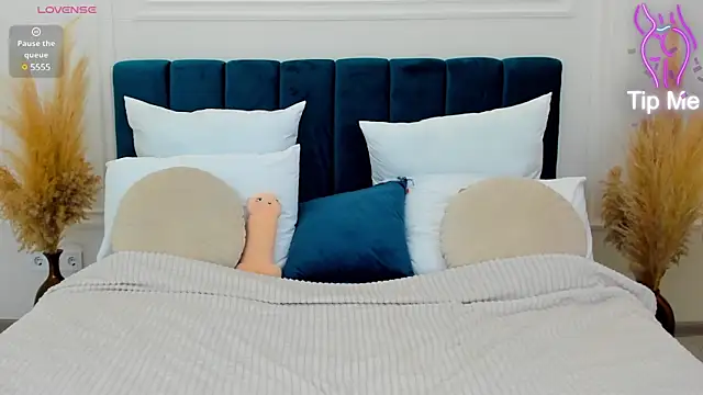 Snapshot of ChloeSug chatting on 03-21-25, 08:18 ChloeSug online show from 03-21-25, 08:18