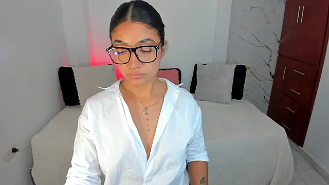 Snapshot of martina_roldam chatting on 05-18-26, 03:28 martina roldam online show from 05-18-26, 03:28