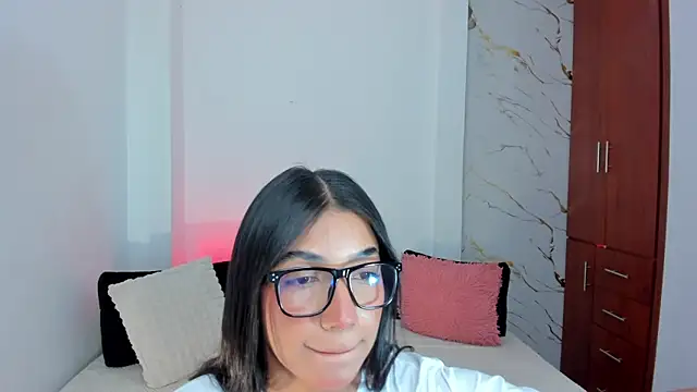 Snapshot of martina_roldam chatting on 06-04-26, 04:28 martina roldam online show from 06-04-26, 04:28