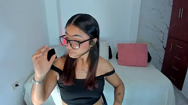 Snapshot of martina_roldam chatting on 05-15-26, 03:37 martina roldam online show from 05-15-26, 03:37