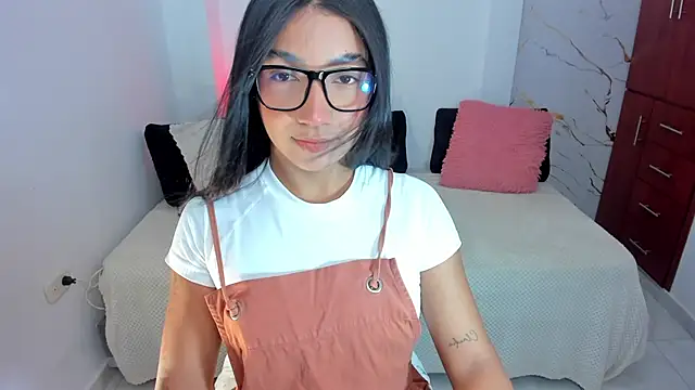 Snapshot of martina_roldam chatting on 06-03-26, 02:12 martina roldam online show from 06-03-26, 02:12