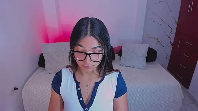 martina roldam online show from 04-14-26, 01:21