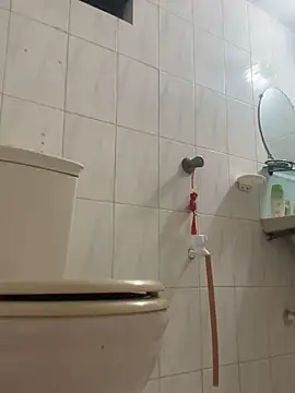 Snapshot of GildanK18 chatting on 10-16-25, 10:07 GildanK18 online show from 10-16-25, 10:07