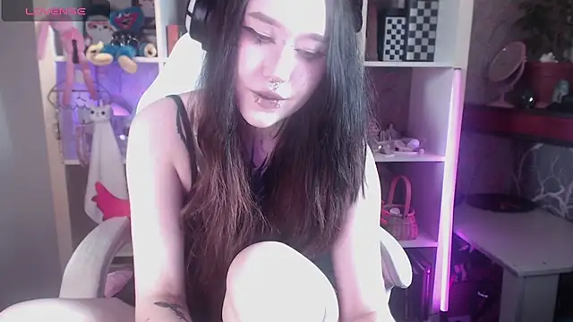 Snapshot of chloe_crystall_killer chatting on 06-30-26, 10:59 chloe crystall killer online show from 06-30-26, 10:59