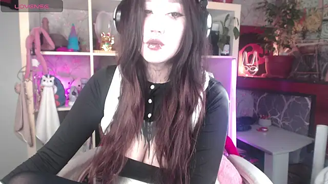 Snapshot of chloe_crystall_killer chatting on 07-20-26, 11:45 chloe crystall killer online show from 07-20-26, 11:45