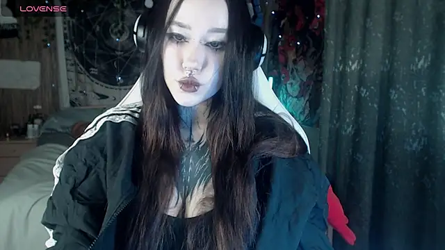 Snapshot of chloe_crystall_killer chatting on 05-08-26, 05:44 chloe crystall killer online show from 05-08-26, 05:44
