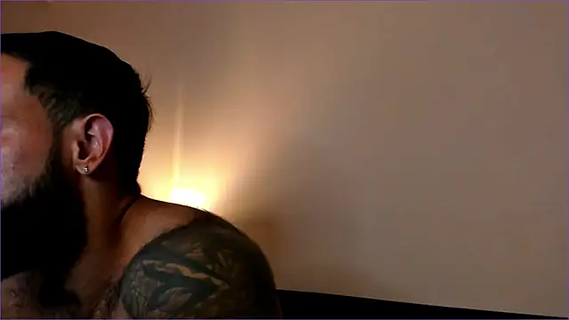 Snapshot of BradLeon_ chatting on 10-06-25, 06:52 BradLeon online show from 10-06-25, 06:52