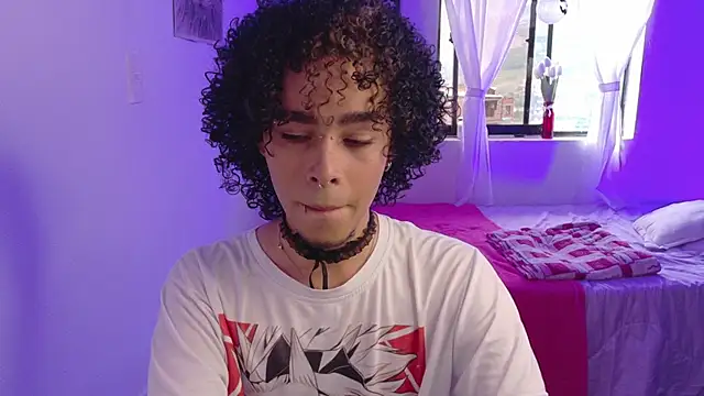 Snapshot of seven7xis chatting on 09-12-25, 09:47 seven7xis online show from 09-12-25, 09:47