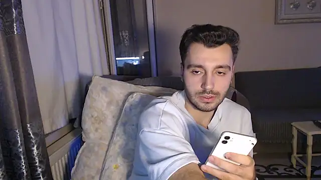 handsomeee04 online show from 11-10-25, 09:42