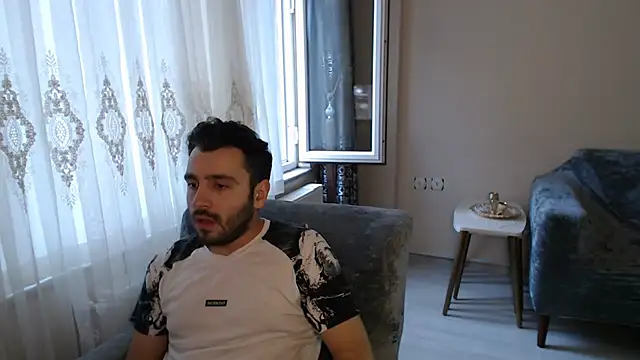 Snapshot of handsomeee04 chatting on 05-24-26, 04:23 handsomeee04 online show from 05-24-26, 04:23