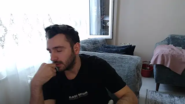 Snapshot of handsomeee04 chatting on 05-17-26, 03:01 handsomeee04 online show from 05-17-26, 03:01