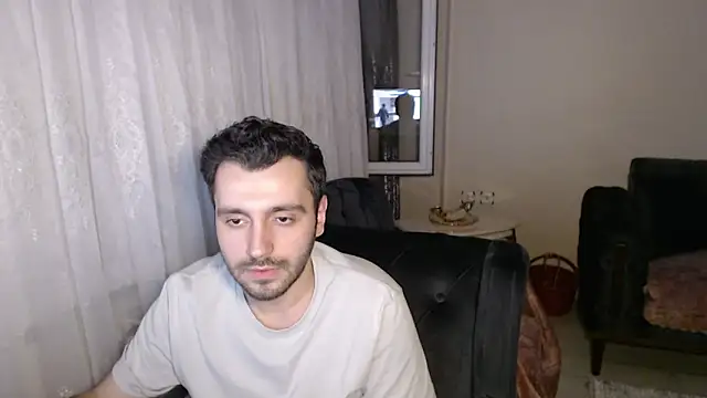 Snapshot of handsomeee04 chatting on 05-30-26, 08:47 handsomeee04 online show from 05-30-26, 08:47
