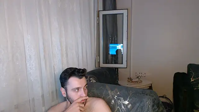 Snapshot of handsomeee04 chatting on 07-11-26, 10:43 handsomeee04 online show from 07-11-26, 10:43
