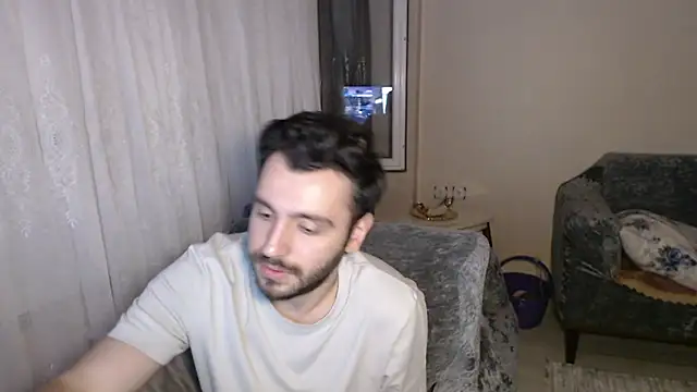 Snapshot of handsomeee04 chatting on 06-11-26, 10:18 handsomeee04 online show from 06-11-26, 10:18