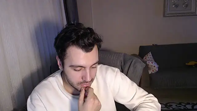 handsomeee04 online show from 10-24-25, 11:37