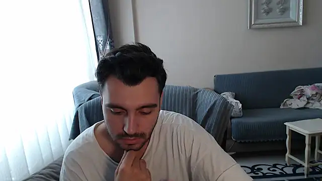 handsomeee04 online show from 09-28-25, 12:45