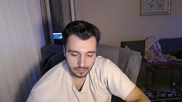 handsomeee04 online show from 10-05-25, 09:27
