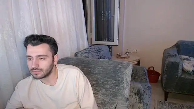 Snapshot of handsomeee04 chatting on 05-15-26, 11:47 handsomeee04 online show from 05-15-26, 11:47