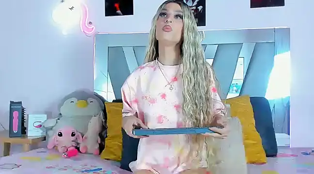 supradoll online show from 03-18-25, 06:39