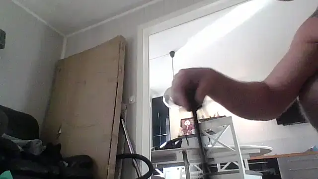 Snapshot of Kennethkine chatting on 10-16-25, 08:33 Kennethkine online show from 10-16-25, 08:33