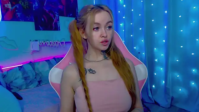 Snapshot of Naughty_Mable chatting on 02-28-25, 03:59 Naughty Mable online show from 02-28-25, 03:59