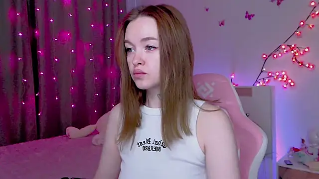 Snapshot of Naughty_Mable chatting on 10-06-25, 12:12 Naughty Mable online show from 10-06-25, 12:12