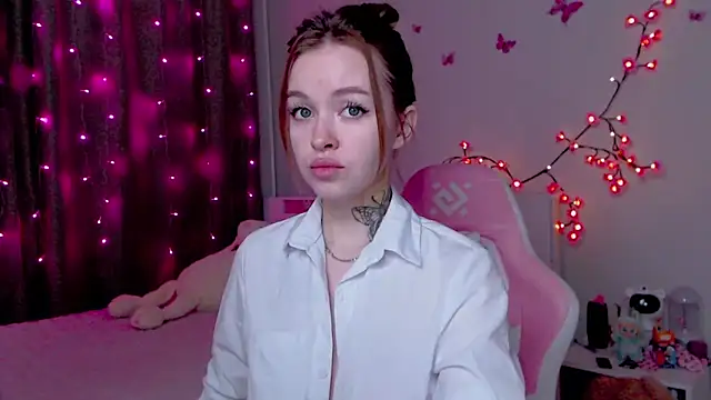 Snapshot of Naughty_Mable chatting on 10-12-25, 12:12 Naughty Mable online show from 10-12-25, 12:12