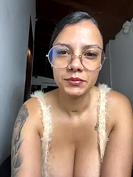 Snapshot of Abril_jones10 chatting on 10-16-25, 05:05 Abril jones10 online show from 10-16-25, 05:05