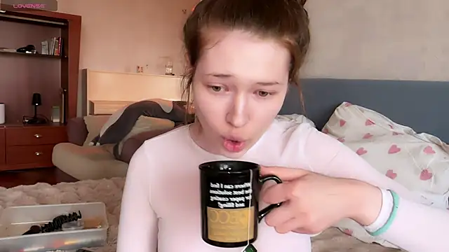 eva varnerr online show from 06-15-26, 03:44