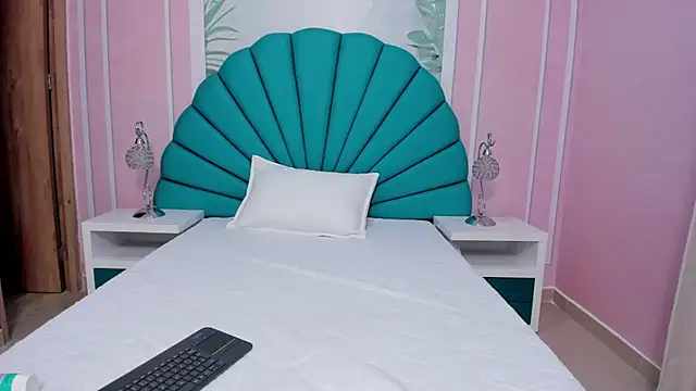 Snapshot of Daphne_Fox_ chatting on 02-22-25, 06:39 Daphne Fox online show from 02-22-25, 06:39