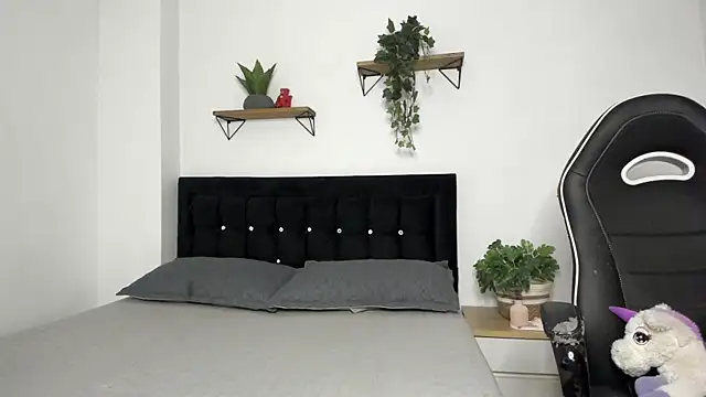 naughty 1girl online show from 11-14-25, 03:48