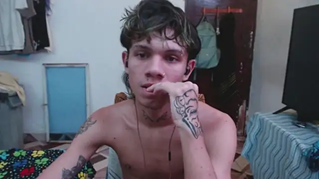 Snapshot of andy_dan18 chatting on 05-23-26, 06:23 andy dan18 online show from 05-23-26, 06:23