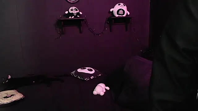 Snapshot of rousstattoo chatting on 10-03-25, 11:39 rousstattoo online show from 10-03-25, 11:39