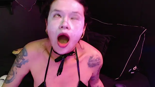 Snapshot of rousstattoo chatting on 03-04-26, 03:36 rousstattoo online show from 03-04-26, 03:36