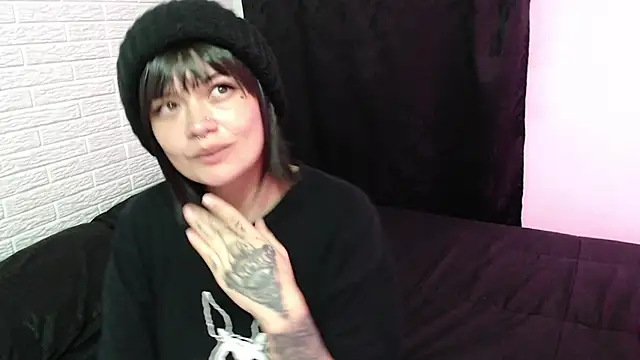 Snapshot of rousstattoo chatting on 12-29-24, 01:34 rousstattoo online show from 12-29-24, 01:34